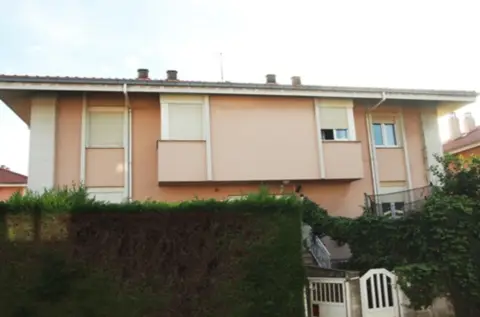 Chalet pareado en calle de Juan Palencia