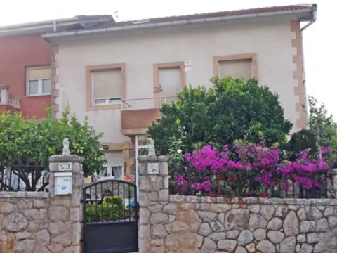 Casa en calle calle  Torres Oruña