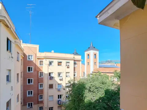 Piso en calle de la Virgen de Sonsoles, 1