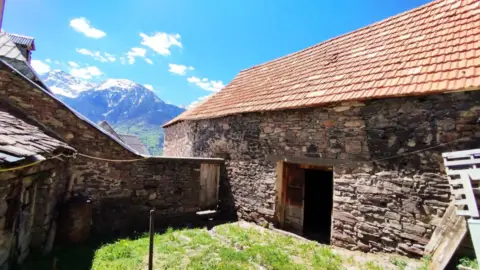 Casa rústica en Carretera Gistaín, nº 00