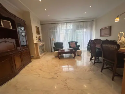 Casa pareada en calle del Doctor Ramón y Cajal, 32