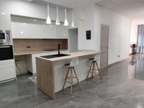 Piso en calle Maestro Atanasio Garcia Zapater, 1