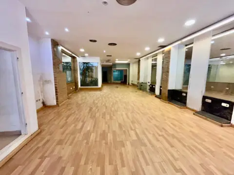 Local comercial en Avenida del Camino Nou, 111