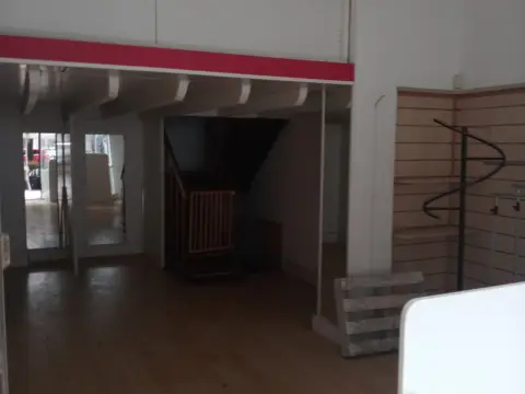 Local comercial en Avenida de Sancho 'El Sabio', nº 1