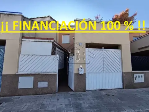 Chalet adosado en calle Torralba