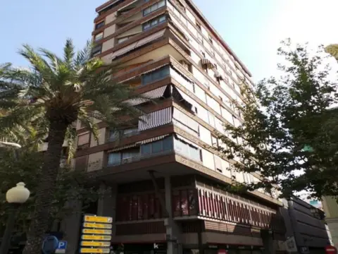 Local comercial en Avenida del Doctor Gadea, 12