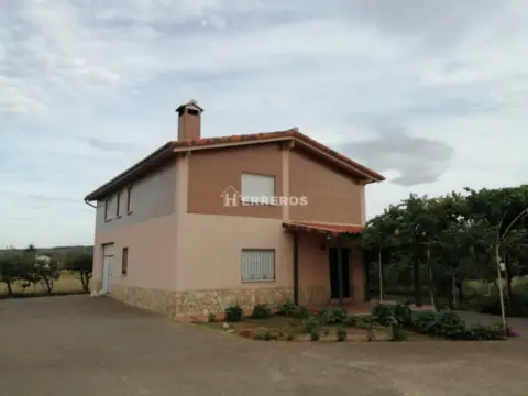 Chalet en Ctra. Soria Frente A Barros
