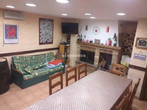 Local comercial en Avenida de San Pedro