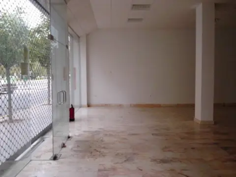 Local comercial en Club Deportivo