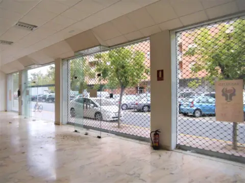 Local comercial en Club Deportivo
