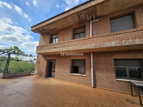 Casa adosada en calle Miguel de Cervantes