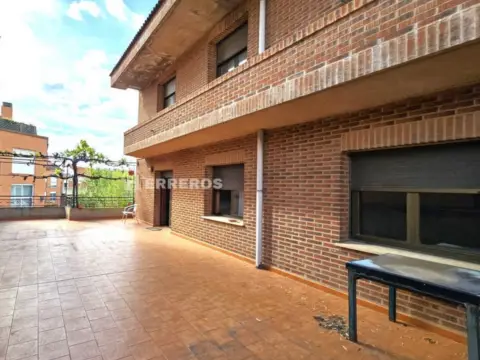 Casa adosada en calle Miguel de Cervantes