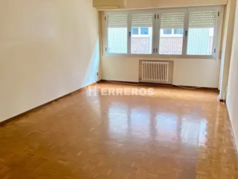 Piso en Avenida de la Paz
