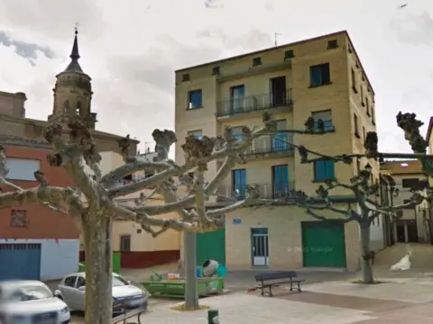 Casa adosada en Plaza de la Villa