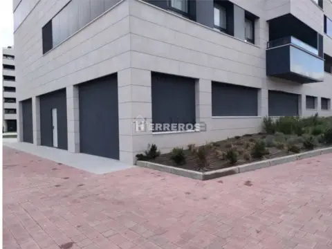 Local comercial en calle de Entrena