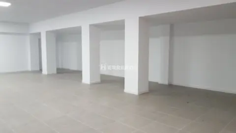 Local comercial en calle de la Estambrera