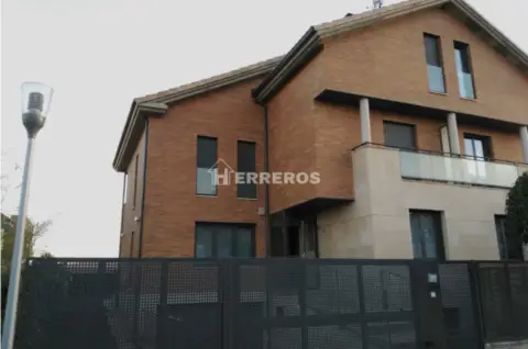 Casa en calle de Leza