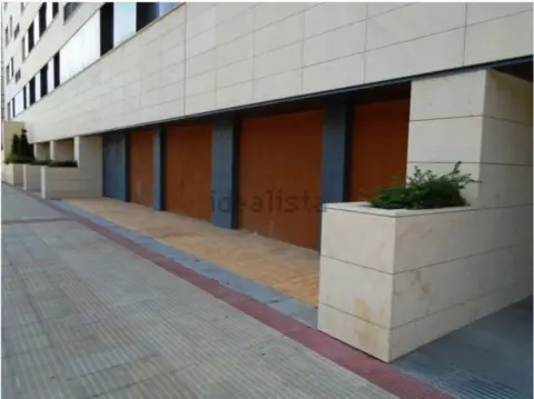 Local comercial en Avenida Miguel Delibes