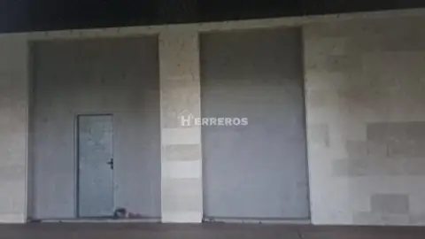 Local comercial en Parque de los Lirios