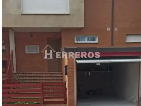 Casa adosada en calle San Jose