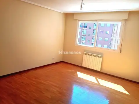 Apartamento en calle del Tres de Abril