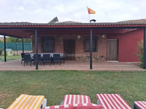 Chalet rústico en calle 42°23´00.3"N 2°20´29.6"W