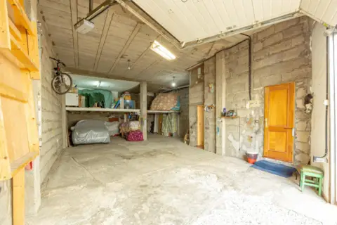 Local comercial en calle Solsticio