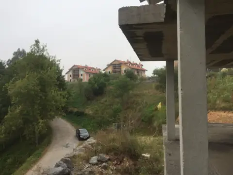 Edificio en Barrio Hayuela