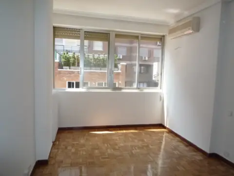 Piso en calle del Corazón de María, 25