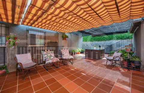 Chalet pareado en Plaza de Poligono