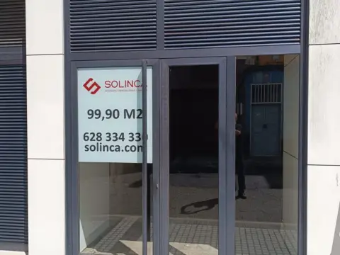 Local comercial en calle Castillejos, 44