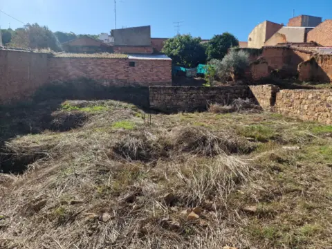 Terreno en calle Parroco Isidoro Castellanos