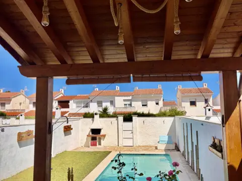 Casa adosada en Carrer de la Deessa Ísis