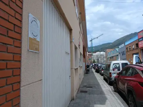 Nave comercial en calle de las Hermanas Sánchez Tamargo, 3