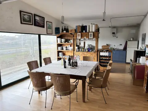 Nave comercial en Carretera Nacional 634, 634