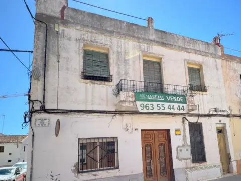 Chalet adosado en calle de la Virgen del Rosario