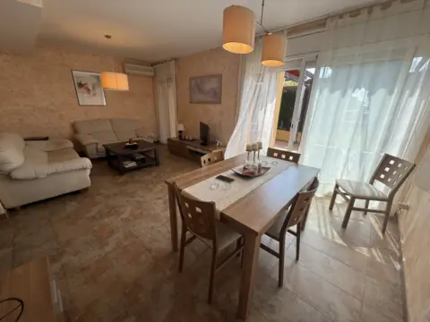Casa pareada en Avinguda de la Verge de Montserrat, 65