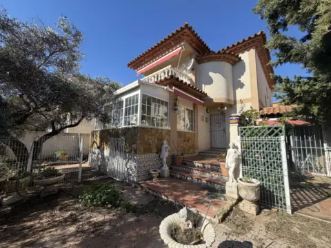 Casa en Carrer de les Illes Canàries, 10