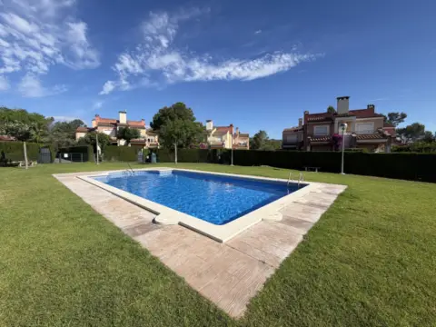 Chalet pareado en Urbanització de Casalot, 1