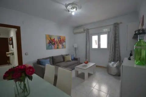 Piso en calle de la Laguna, 25