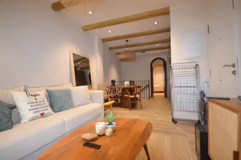 Piso en calle de Pablo Neruda, 1