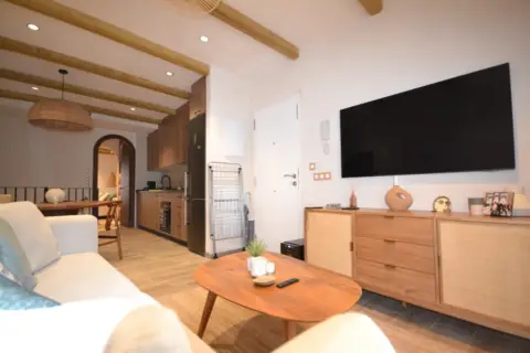 Piso en calle de Pablo Neruda, 1