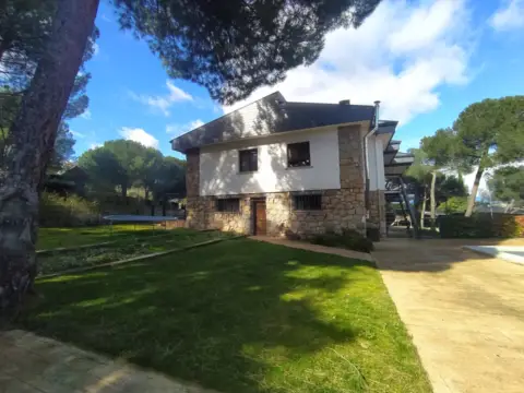 Chalet unifamiliar en Puerto de Galapagar-Las Cuestas