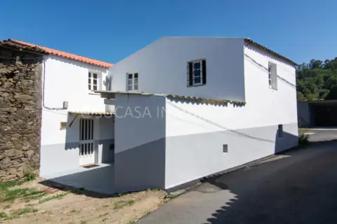 Casa adosada en Lugar de Gundisal