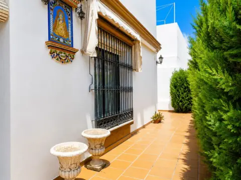 Chalet pareado en Avenida de la Cruz Roja