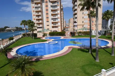 Apartamento en Urbanización Puerto Mar Iii