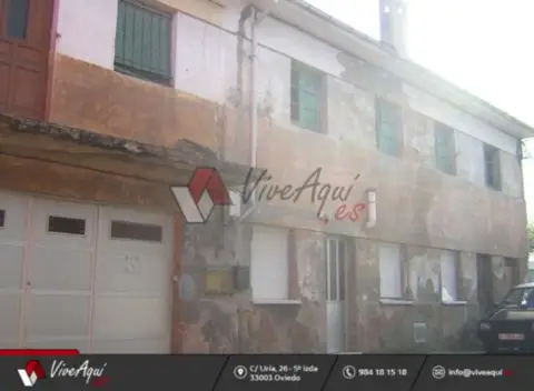 Nave comercial en Parcela Industrial Para Equipamientos, Con 2 Casas y 2 Naves.