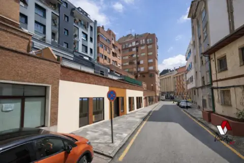 Local comercial en Montecerrao
