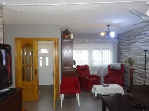 Chalet en calle de la Virgen de la Natividad, 18