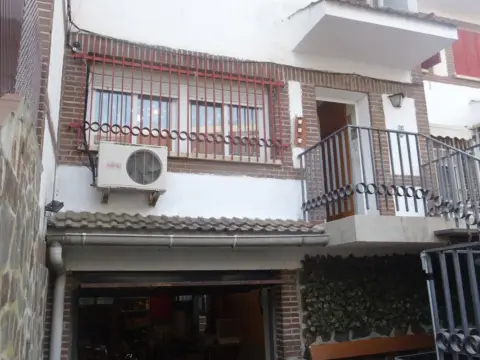 Chalet adosado en calle de la Virgen de la Natividad, 18